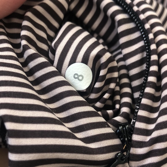 NWOT Lululemon reversible short - Picture 4 of 4